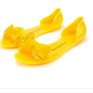 💛Chinese Laundry yellow velvet bow jelly flats💛